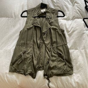 Green vest size M